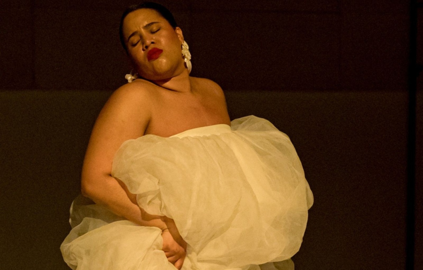 Yadhira de Leon liggend.jpg